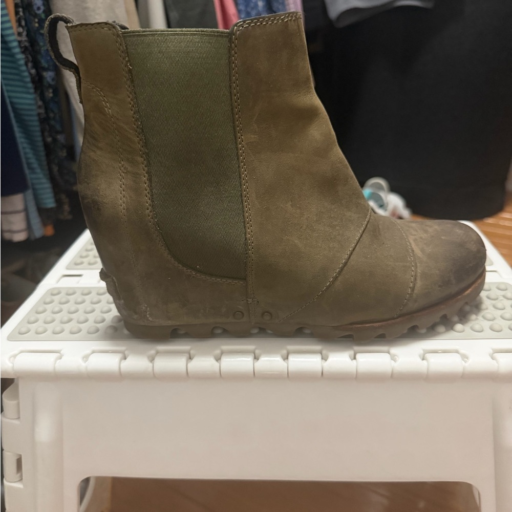 Sorel Olive Green Suede Chelsea Wedge Boot